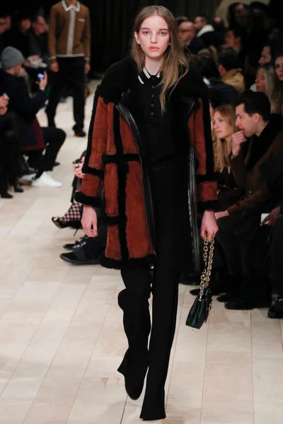 Look 32